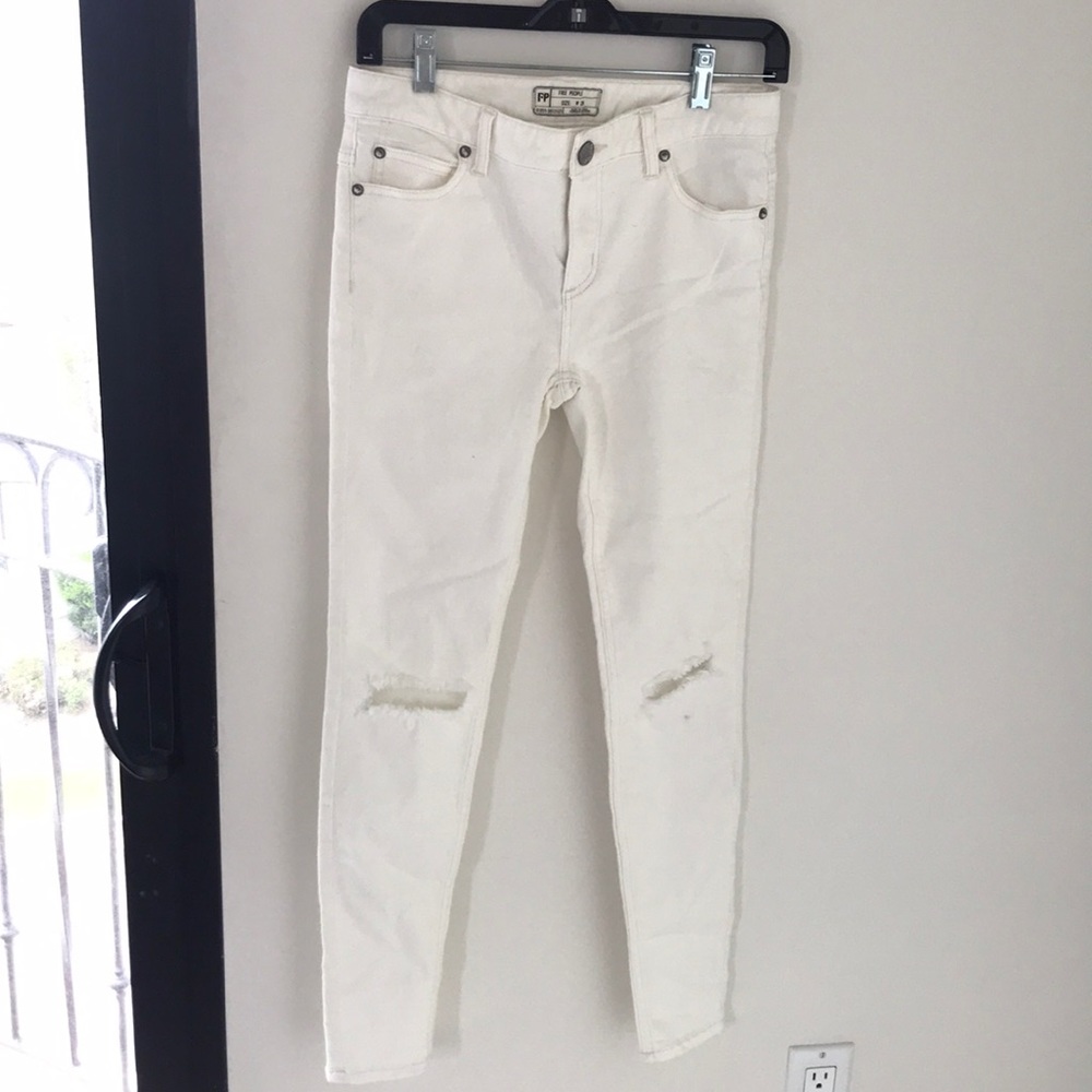 White ripped knee free people skinny jeans